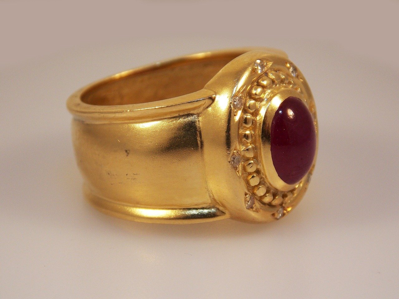 Gold Vintage Ring Ruby